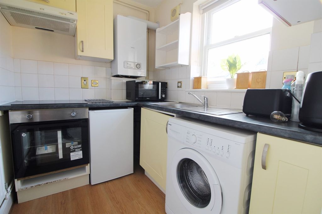Property photo 2 of 7 Kitchen