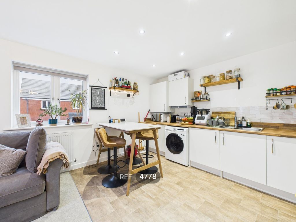 Property photo 3 of 18 Kitchen / Living Area