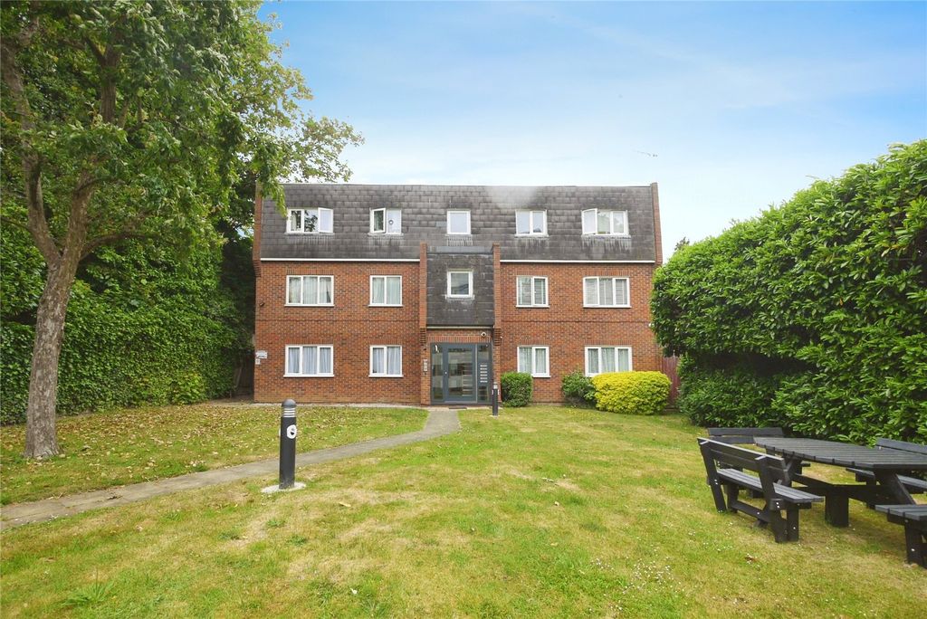 Property photo 1 of 12 Communal Gardens