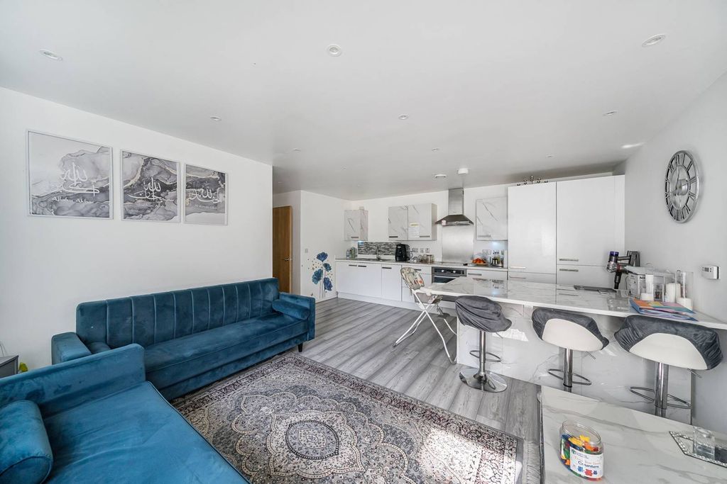 Property photo 3 of 8