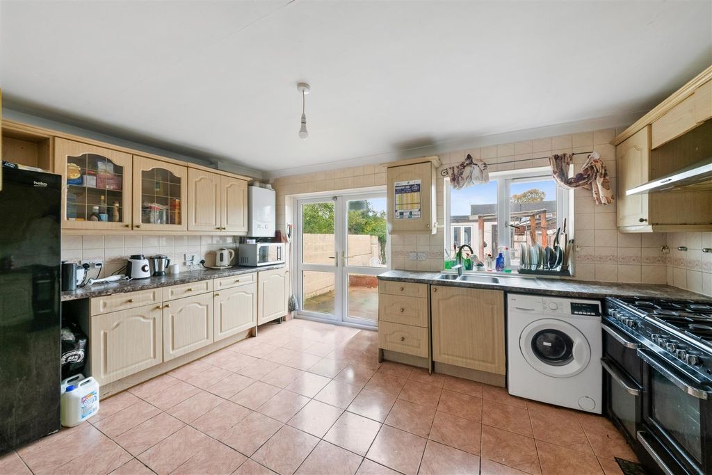 Property photo 2 of 18 4