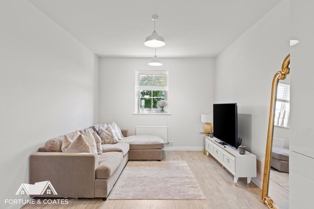 Property photo 2 of 9 Dunnockroad_2.Jpg