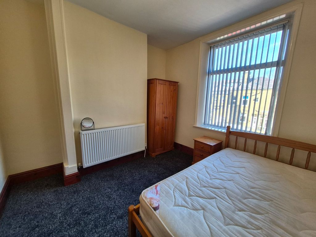 Property photo 3 of 7 Picture No. 12