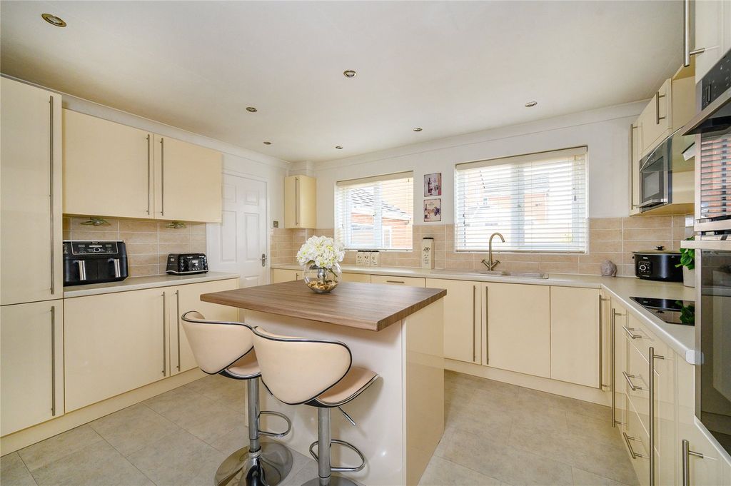 Property photo 3 of 32 Picture No. 24