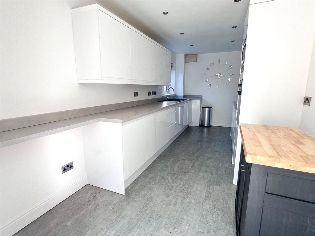 Property photo 2 of 17 Picture No. 28