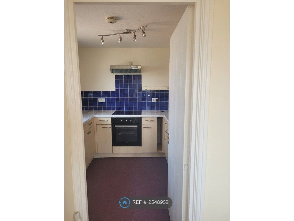 Property photo 3 of 7 Kitchen