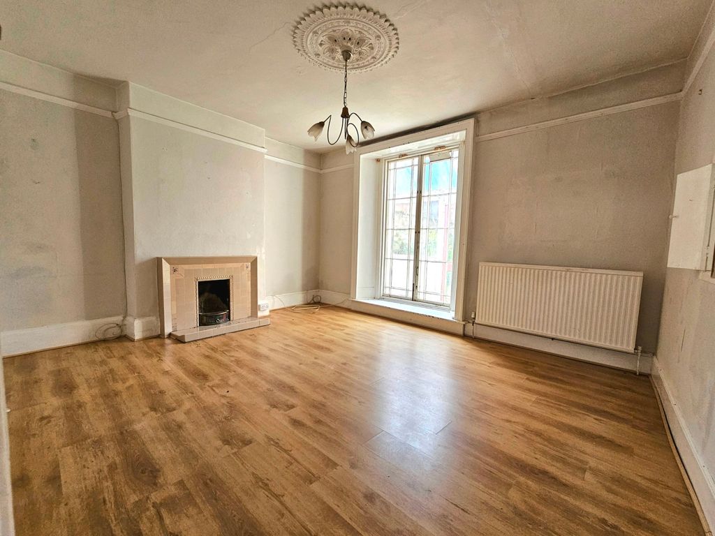Property photo 3 of 19 Tiverton - Seddons
