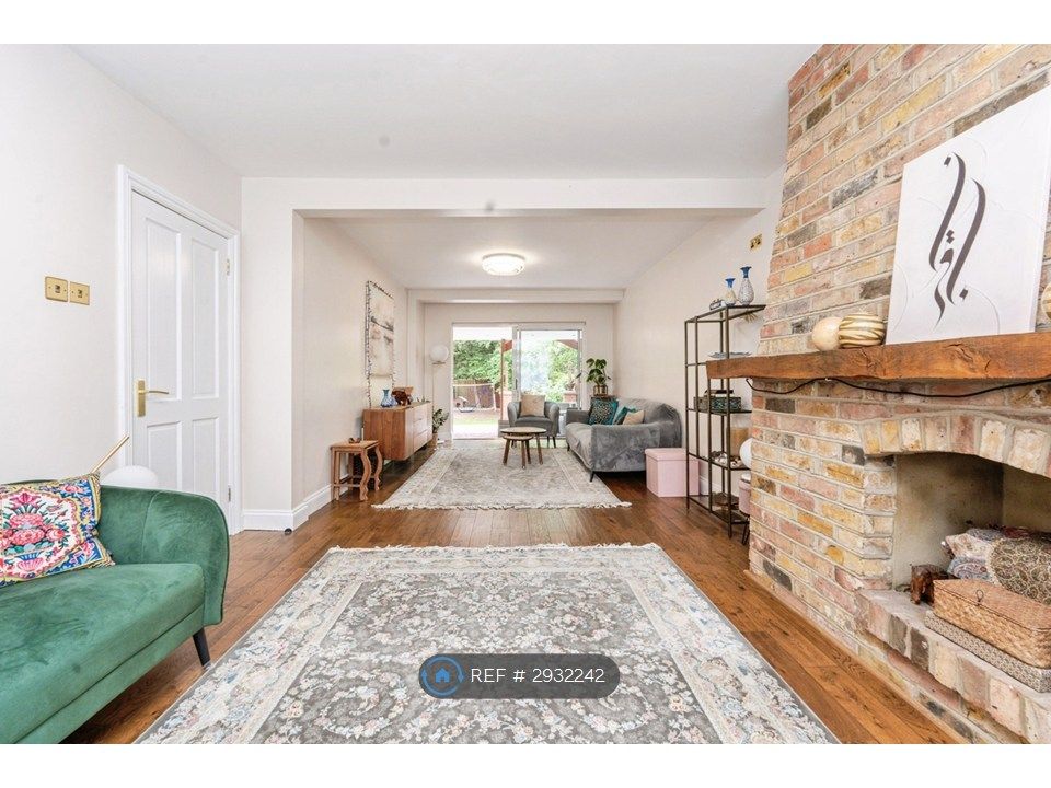Property photo 2 of 20 Living Room