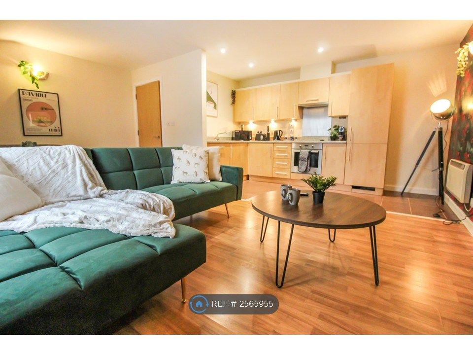 Property photo 1 of 17 Living / Kitchen