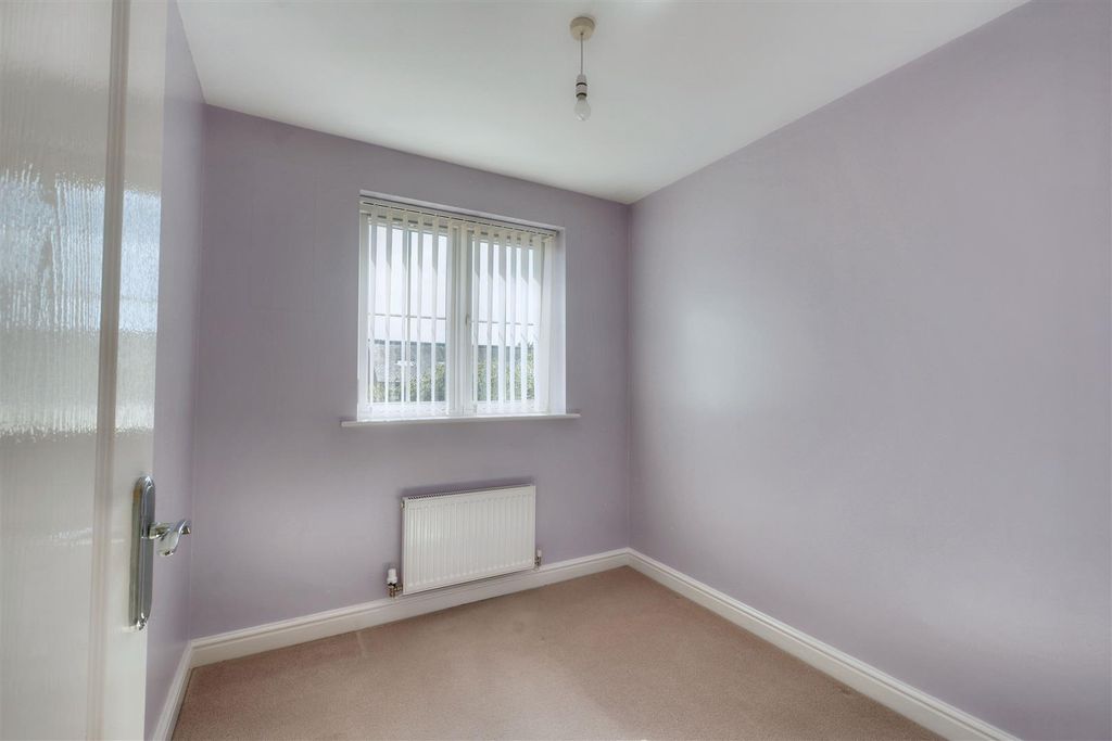 Property photo 2 of 12 10. Bedroom 3.Jpg