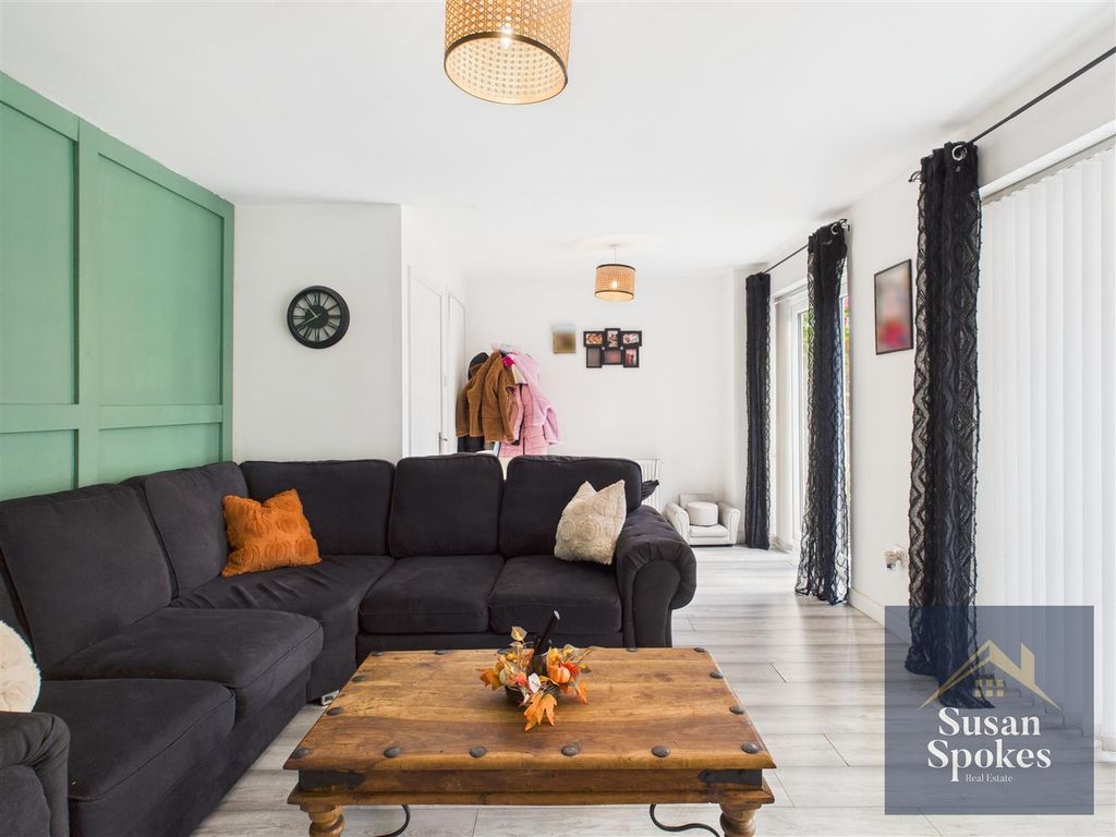 Property photo 3 of 23 Cam01858G0-Pr0185-Still003.Jpg