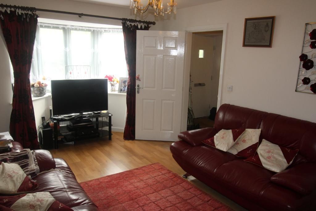 Property photo 3 of 13 Lounge