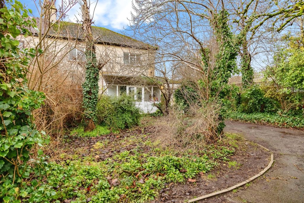 Property photo 2 of 19