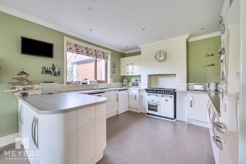 Property photo 2 of 21 Kitchen