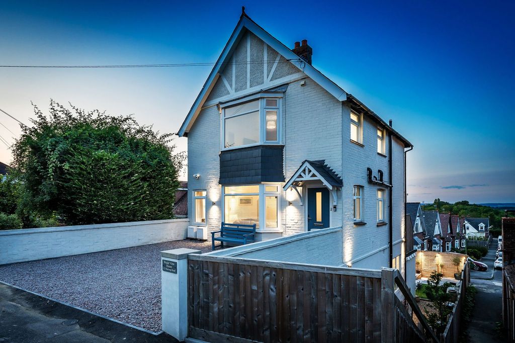 Property photo 2 of 39