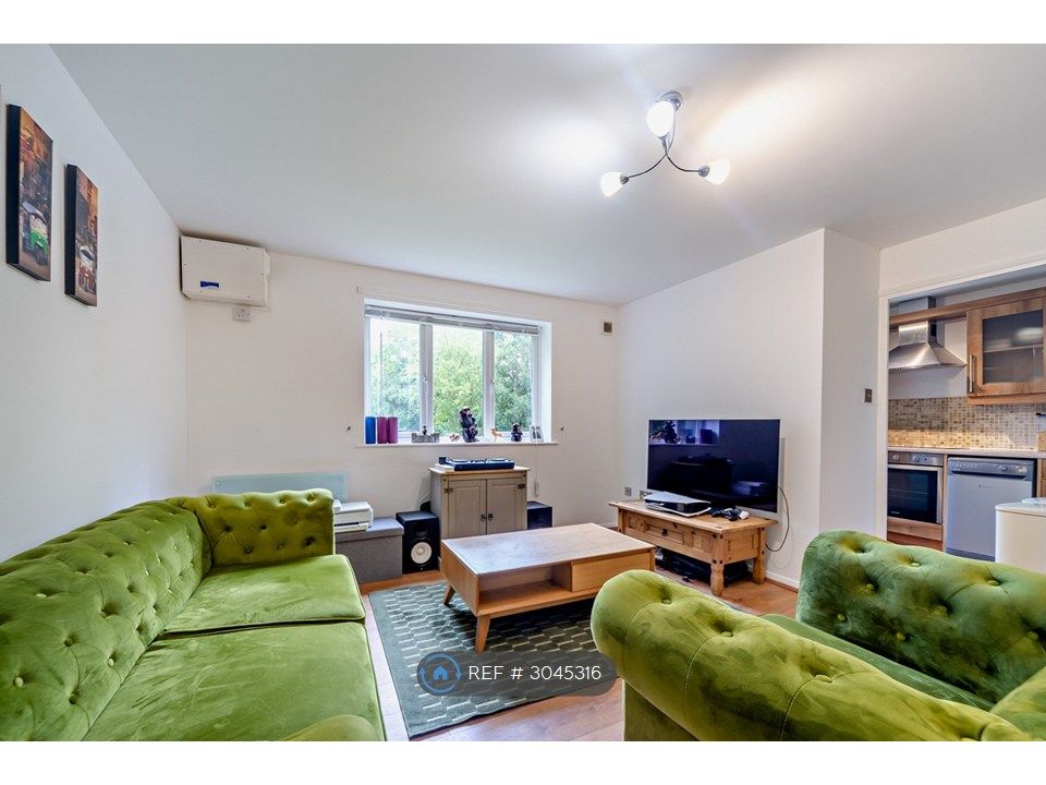 Property photo 1 of 16 Lounge 2