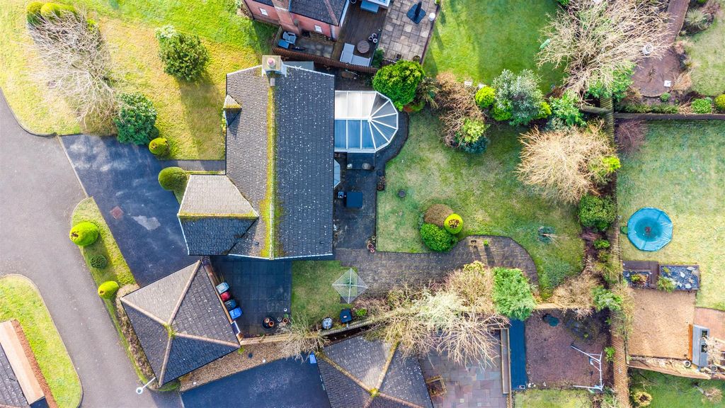 Property photo 3 of 29 Crosskirk Crescent-4.Jpg