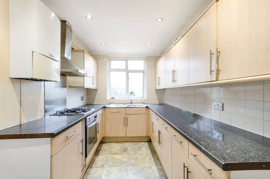 Property photo 3 of 4