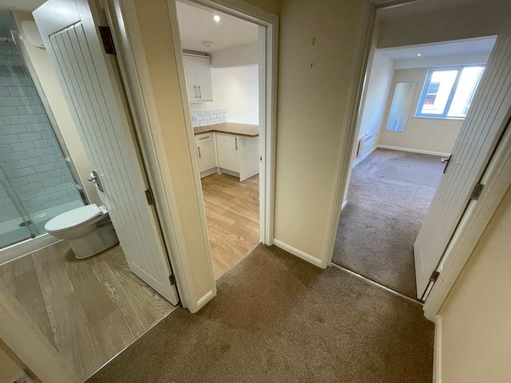 Property photo 3 of 11 Entrance Hall