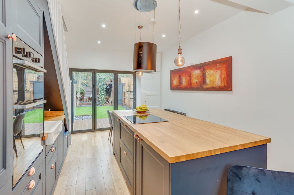 Property photo 2 of 24