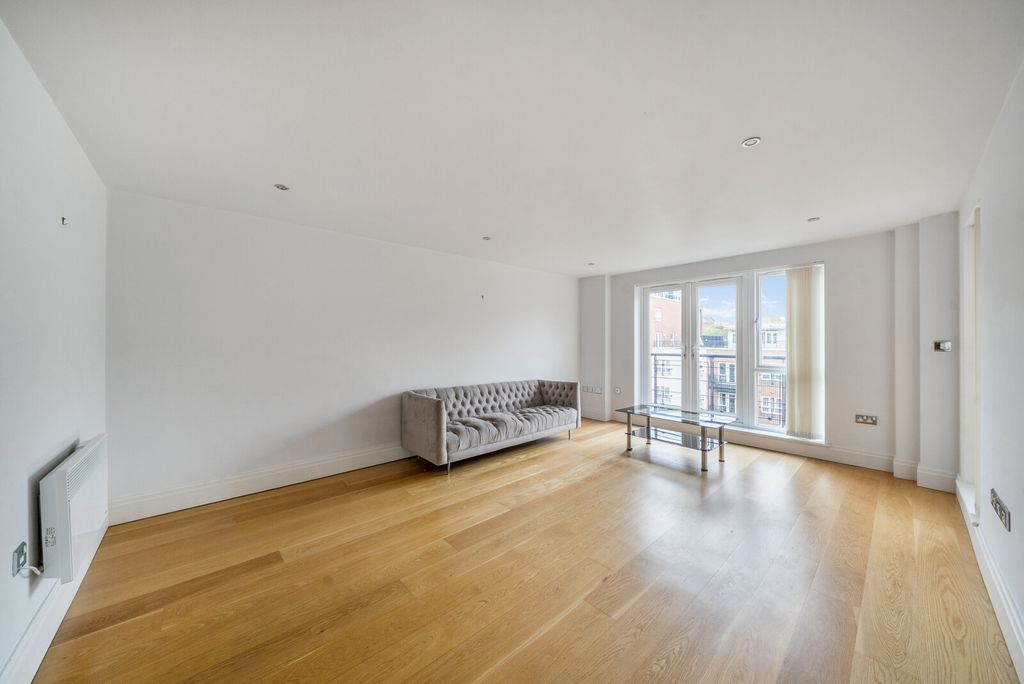 Property photo 2 of 17 Sitting/Dining Room