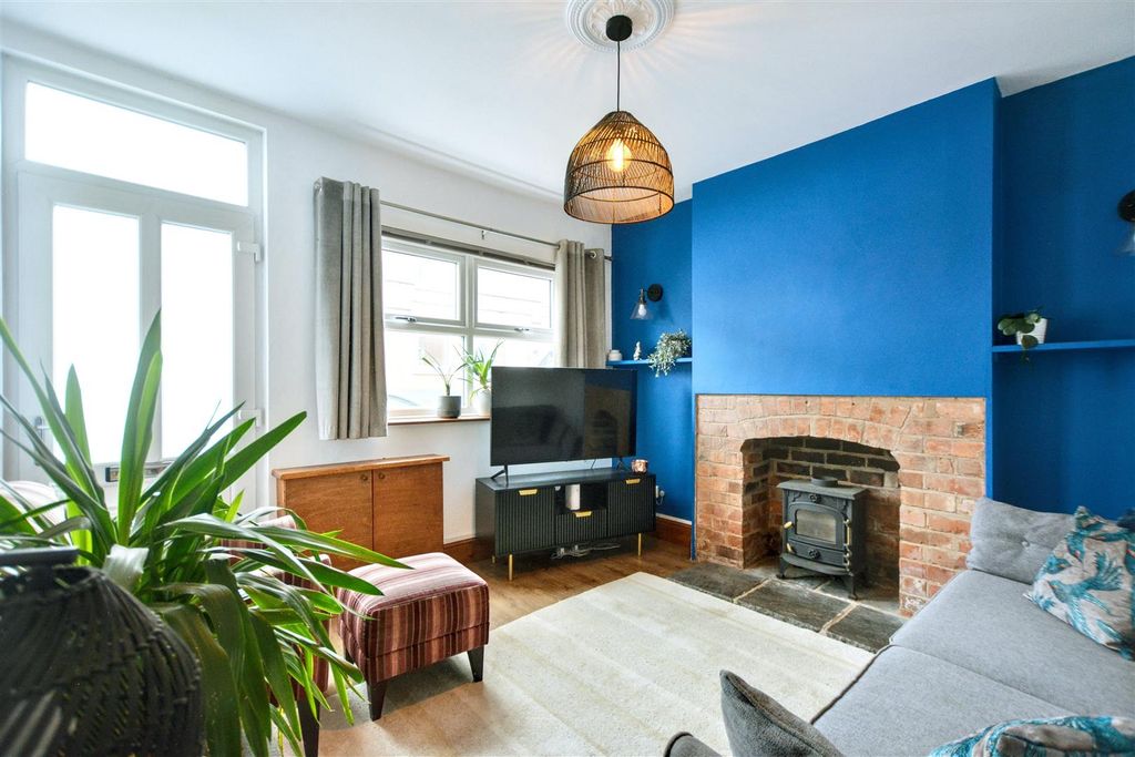 Property photo 2 of 18 Lounge_1.Jpeg