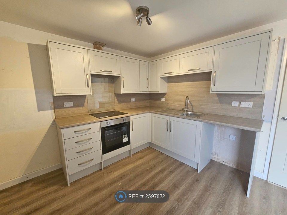 Property photo 1 of 9 Kitchen
