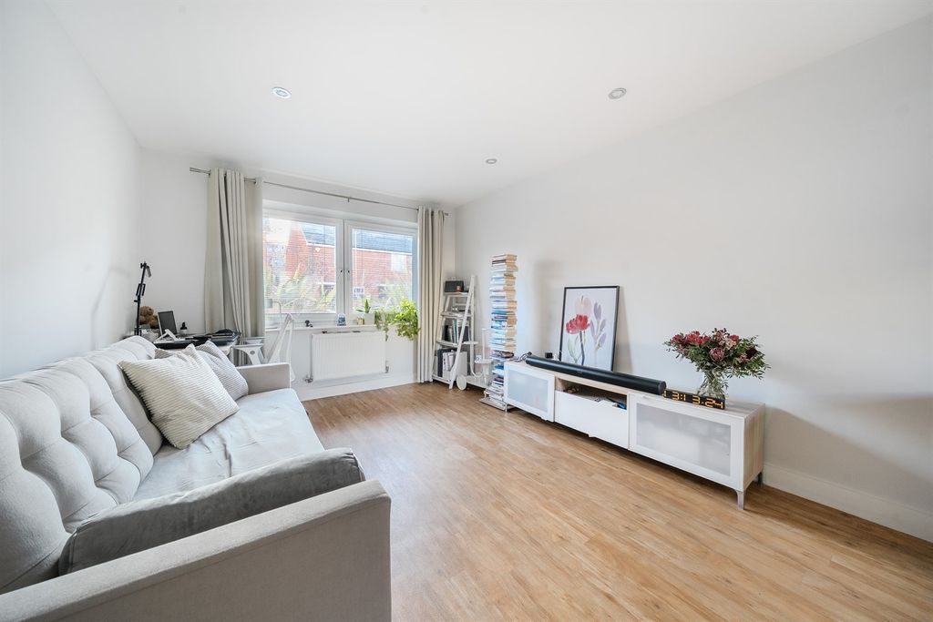 Property photo 3 of 7 Living Area