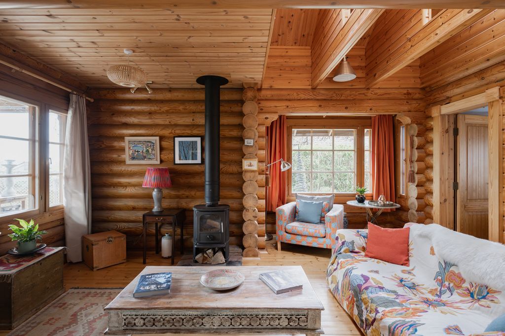 Property photo 2 of 31 335946 - The Log House, Southwold-24.Jpg