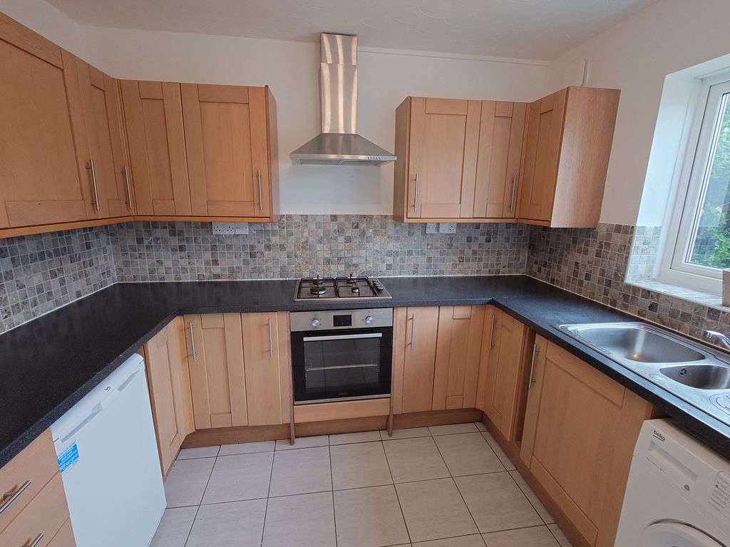 Property photo 3 of 9 Kitchen