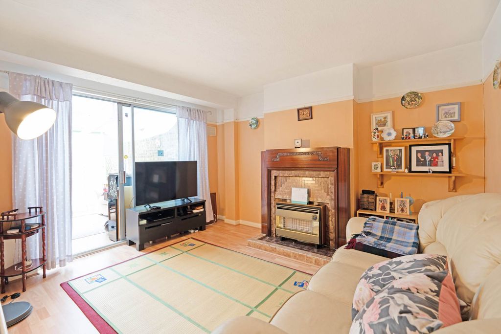 Property photo 2 of 17
