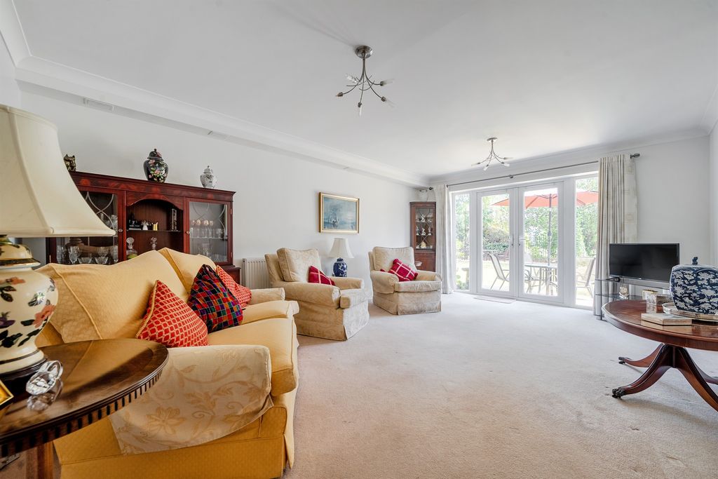 Property photo 3 of 12