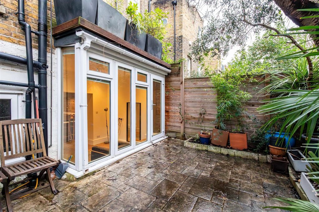 Property photo 3 of 8 Archel Road-15.Jpg