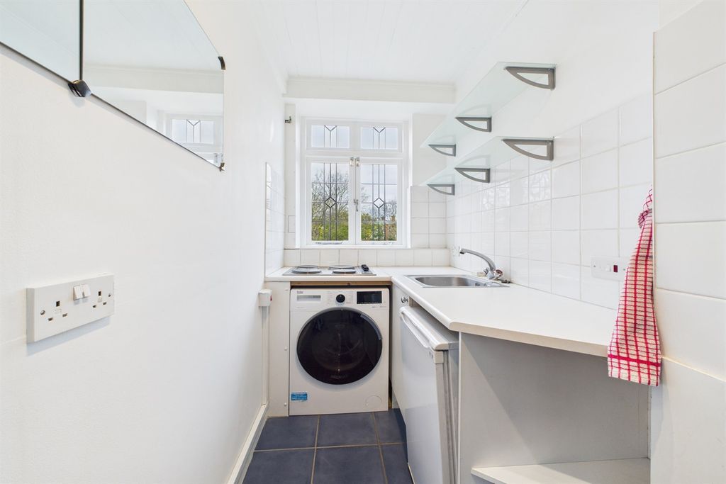 Property photo 2 of 11 Kitchen