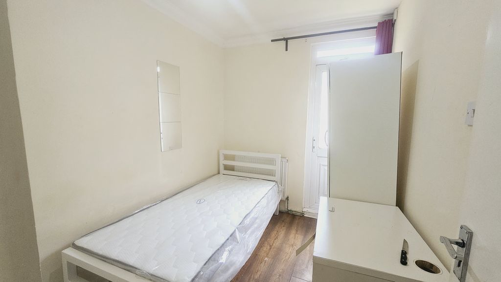 Property photo 2 of 31
