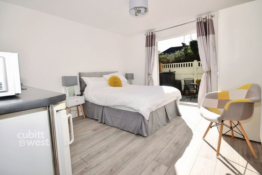 Property photo 3 of 8 771Ed407-2