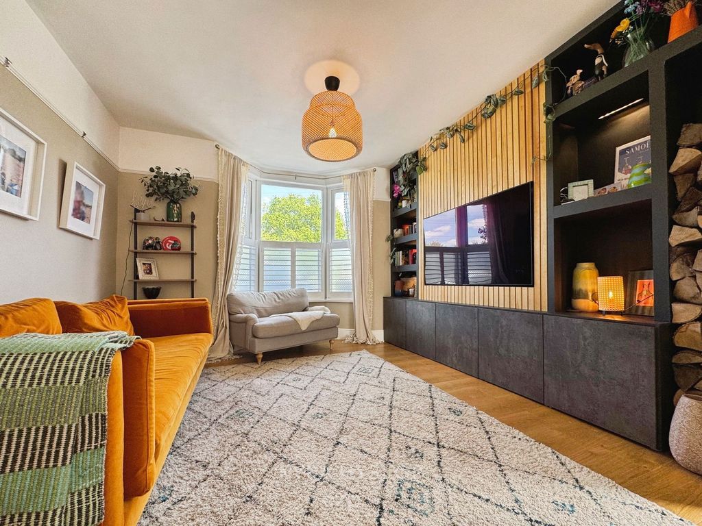 Property photo 3 of 28