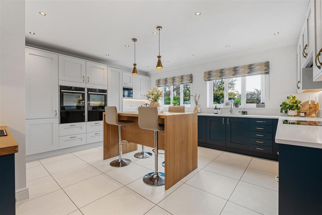 Property photo 3 of 40 30_67436.Jpg