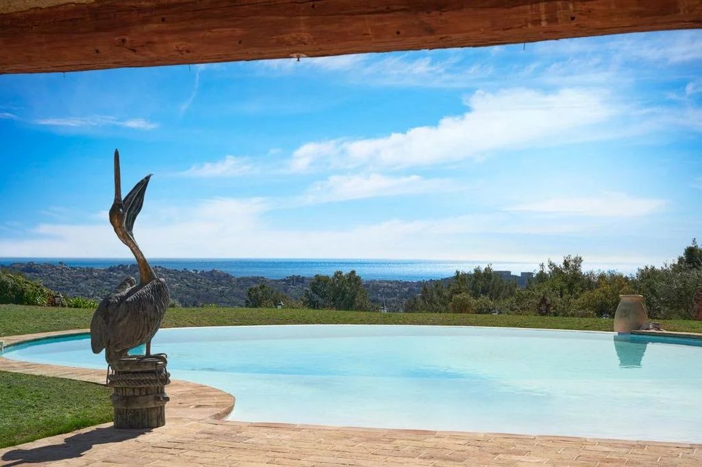 Property photo 2 of 35