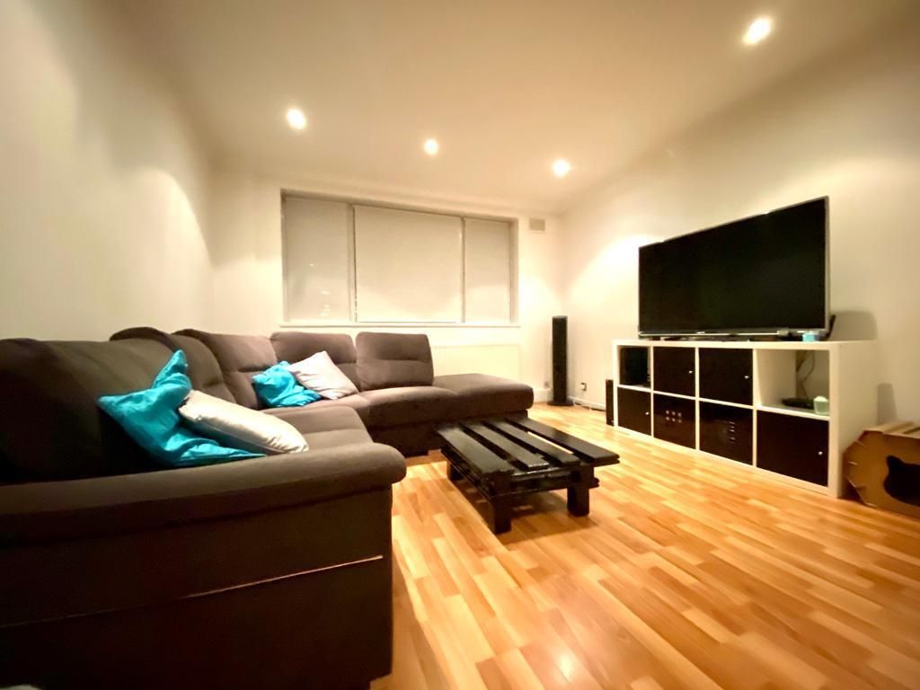 Property photo 1 of 6 Lounge.Jpg