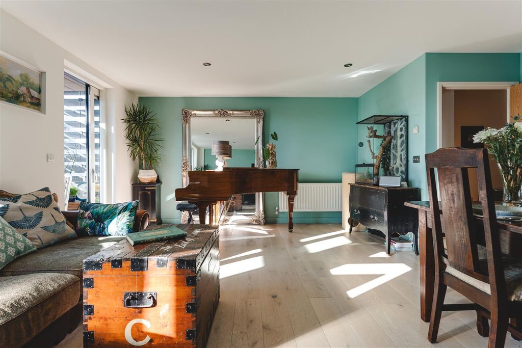 Property photo 2 of 34 Labyrinth Tower-9.Jpg