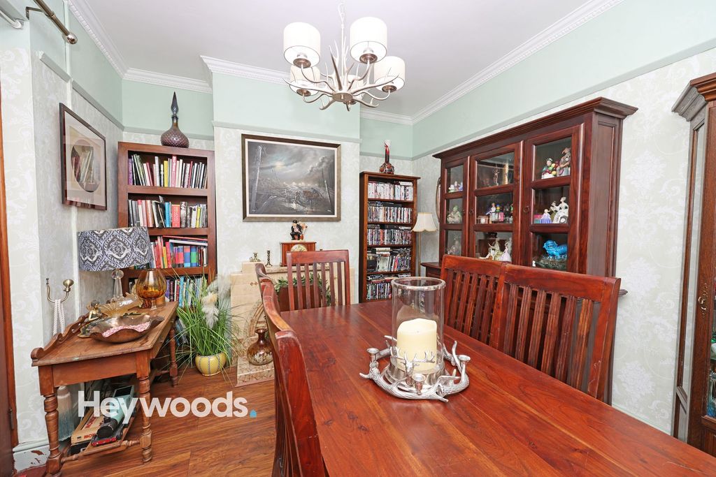 Property photo 3 of 34