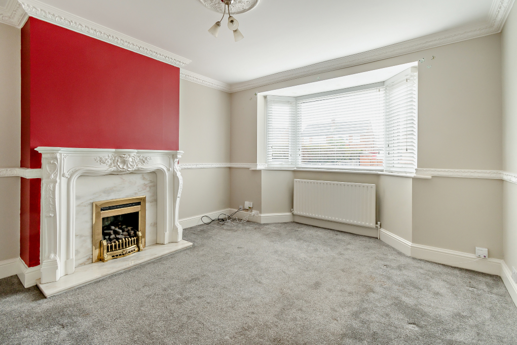 Property photo 2 of 14 14540170B16673Bc585342F609682E04