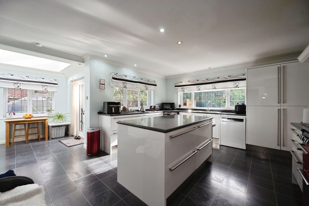 Property photo 2 of 17 Photo