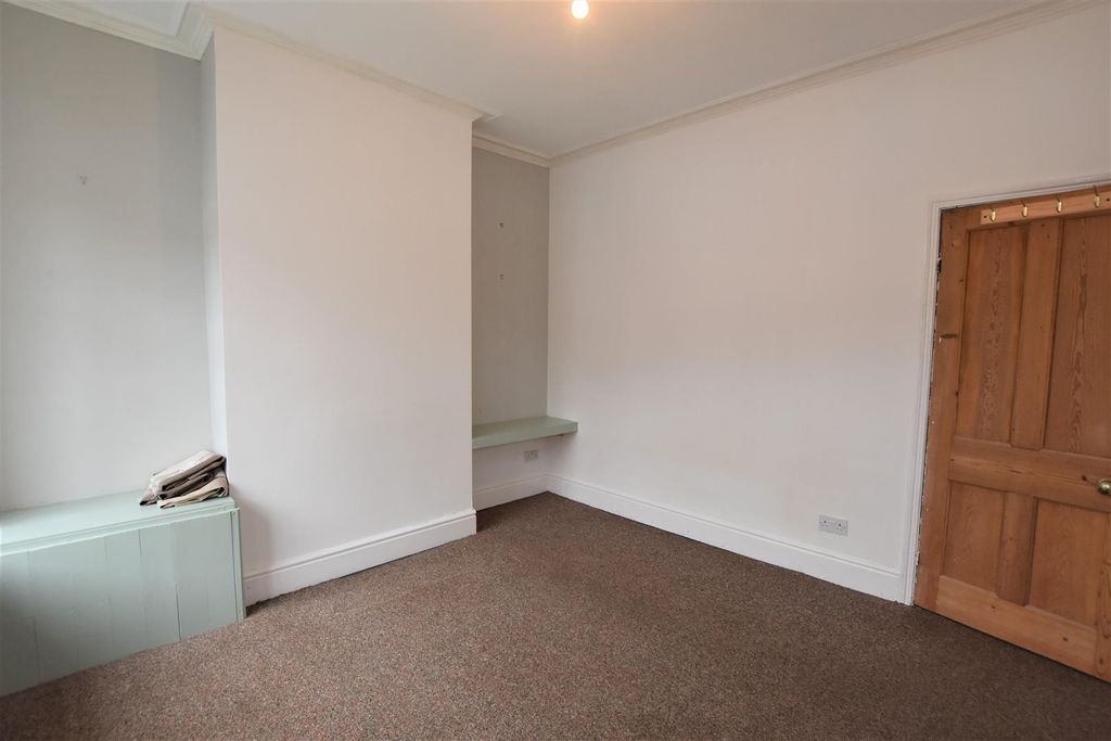 Property photo 2 of 9 Bedroom