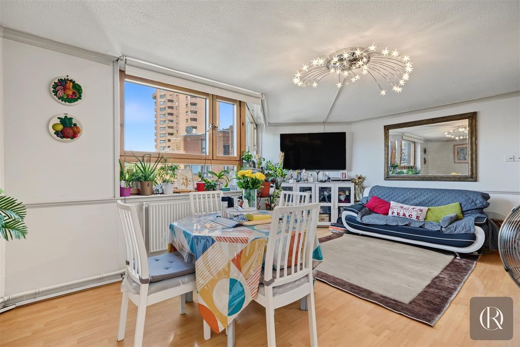 Property photo 1 of 12 19 Upper Whistler Walk World's End Estate, London