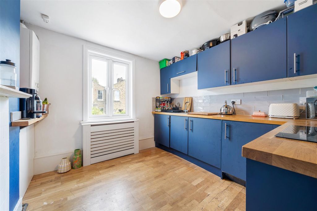 Property photo 3 of 16 Eden Harper Ducie Street Tf