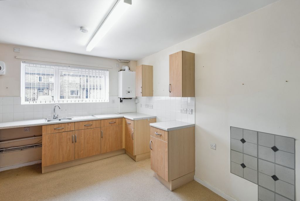 Property photo 2 of 16 45 Shelley Grove, Bradford, West Yorkshire, Bd8 0Jz