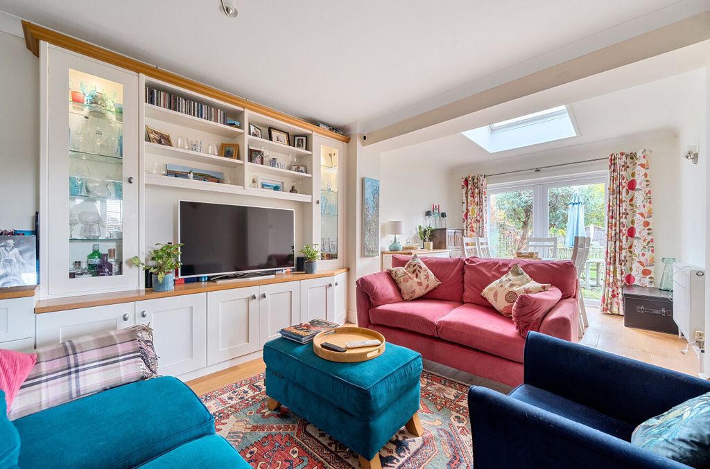 Property photo 2 of 29 1375337-32-690Deb...