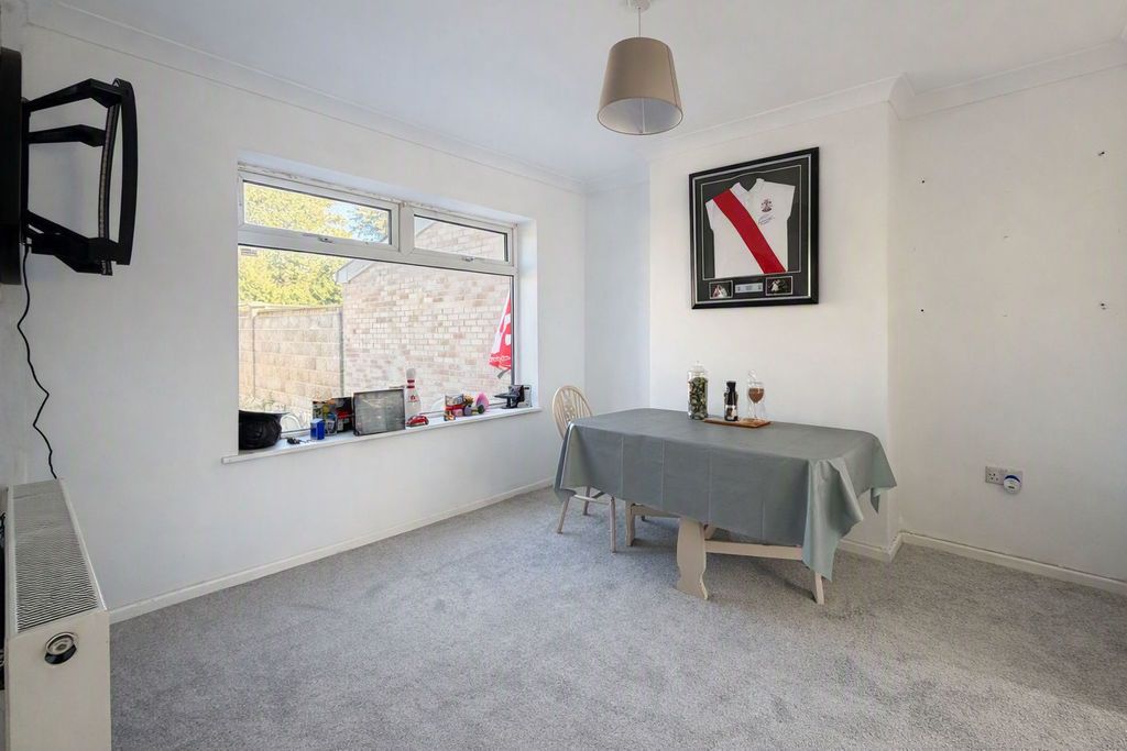Property photo 3 of 12 Dining Area